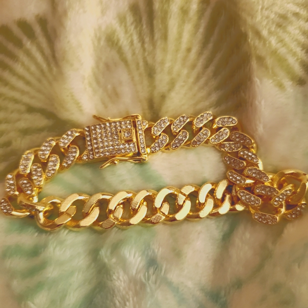 **SOLD** NWOT Rhinestone Cuban Link Bracelet